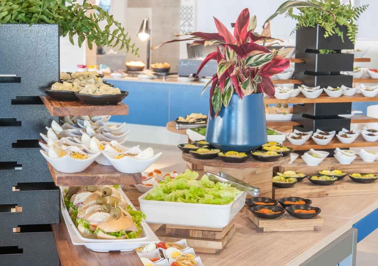 Enjoy Solar Das Aguas Park Resort Olímpia Dış mekan fotoğraf A buffet at a hotel